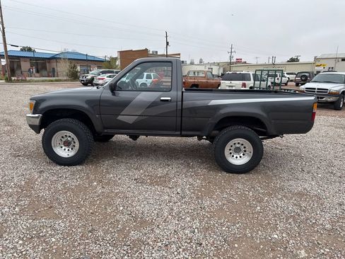Used 1989 Toyota Pickup Deluxe AWD/4WD image 6