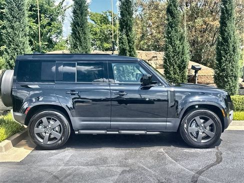 Used 2025 Land Rover Defender 110 S image 5