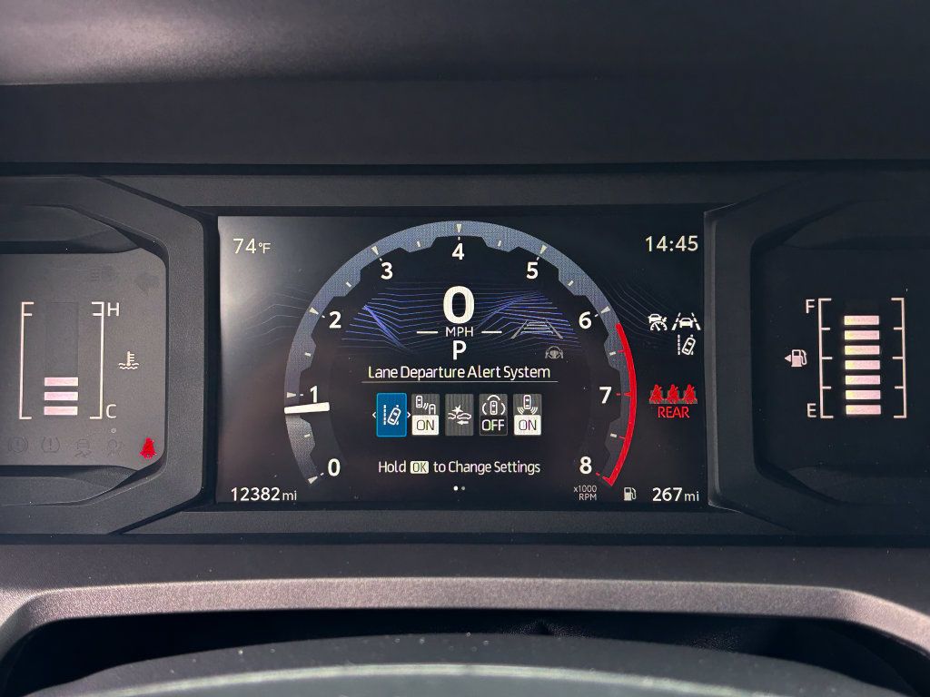 Certified 2025 Toyota Tacoma SR5 AWD/4WD image 29