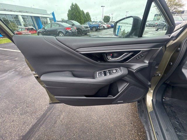 Used 2025 Subaru Outback Touring AWD/4WD image 11