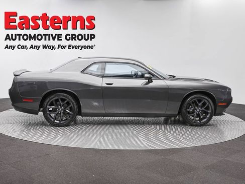 Used 2022 Dodge Challenger SXT w/ Driver Convenience Group RWD image 4