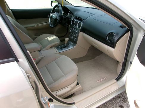 Used 2005 MAZDA MAZDA6 i FWD image 9