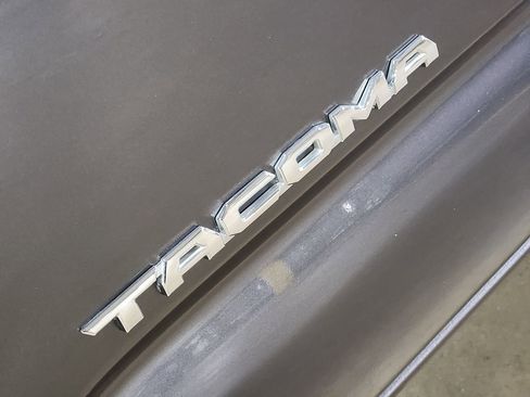 Used 2021 Toyota Tacoma TRD Sport w/ Technology Package image 25