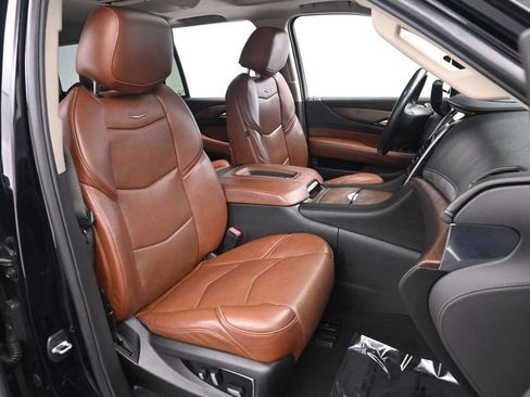 Used 2018 Cadillac Escalade Premium Luxury AWD/4WD image 26