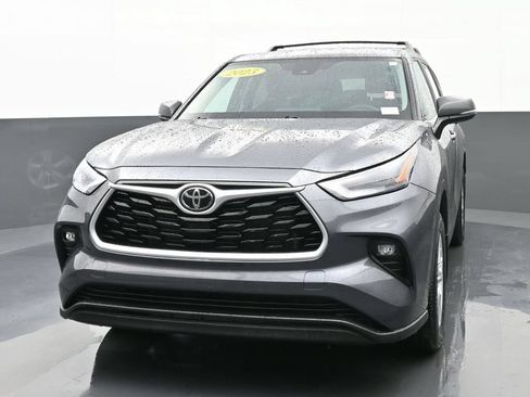 Used 2023 Toyota Highlander LE FWD image 7