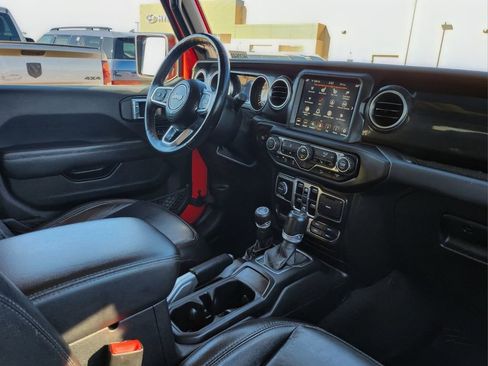 Used 2020 Jeep Wrangler Unlimited Sahara image 25