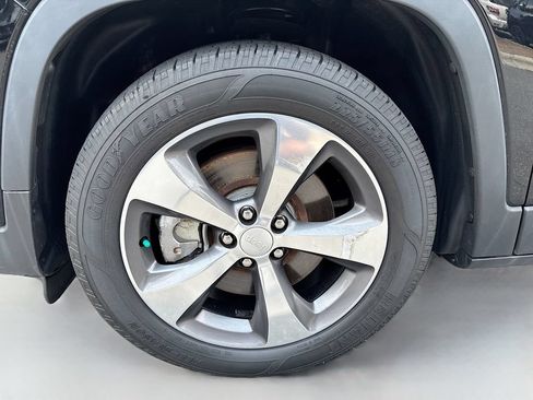 Used 2020 Jeep Cherokee Limited FWD image 27