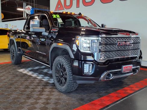 Used 2022 GMC Sierra 2500 Denali w/ Denali Black Diamond Edition AWD/4WD image 2