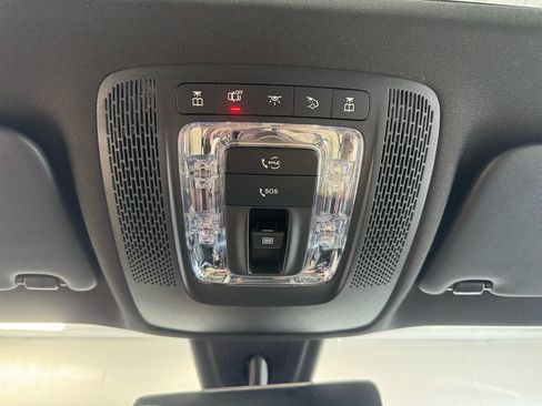 Used 2022 Mercedes-Benz GLB 250 4MATIC w/ Premium Package Lite image 17