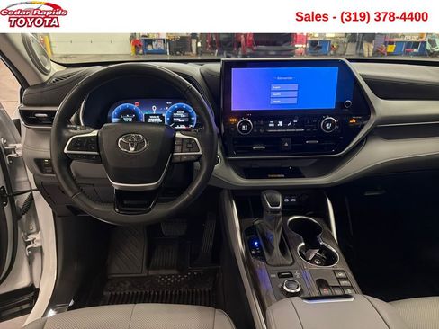 Used 2024 Toyota Highlander Platinum image 13