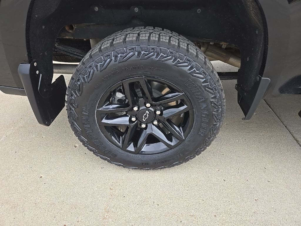 Used 2024 Chevrolet Silverado 1500 LT Trail Boss w/ Convenience Package II AWD/4WD image 10