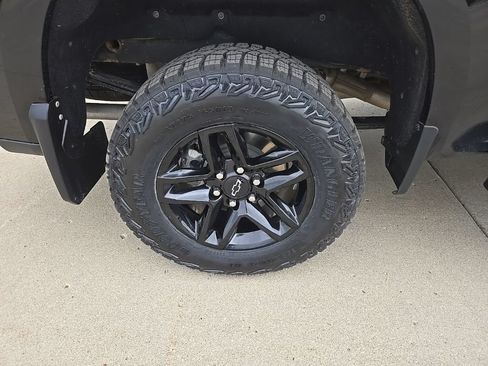 Used 2024 Chevrolet Silverado 1500 LT Trail Boss w/ Convenience Package II AWD/4WD image 10