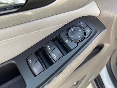 Used 2020 Chevrolet Traverse LT w/ LT Premium Package FWD image 18