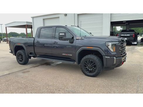 Used 2024 GMC Sierra 2500 AT4 w/ AT4 Preferred Package AWD/4WD image 2