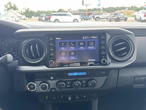 Used 2021 Toyota Tacoma TRD Off-Road w/ Technology Package AWD/4WD image 24