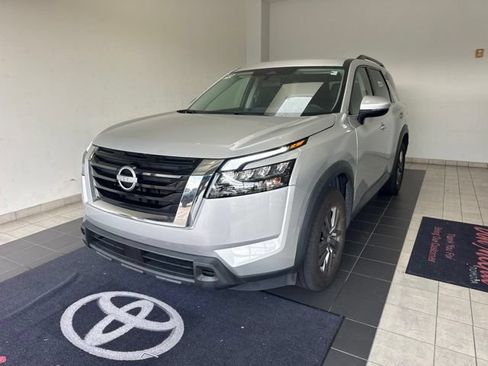 Used 2025 Nissan Pathfinder SV FWD image 1