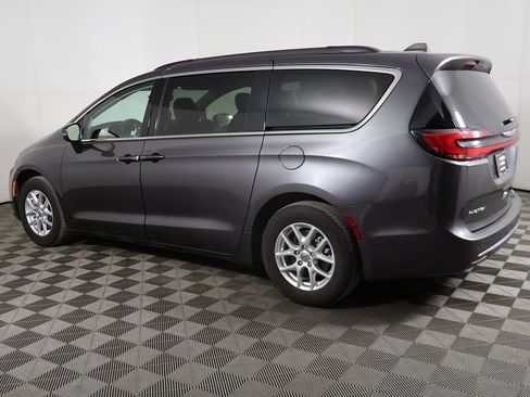 Used 2022 Chrysler Pacifica Touring-L image 14