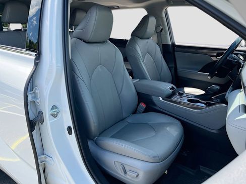 Used 2023 Toyota Highlander Limited AWD/4WD image 29