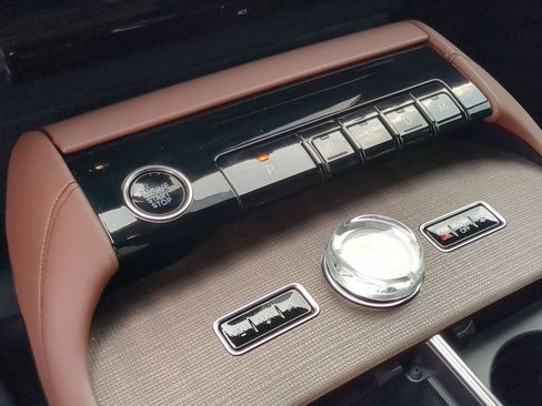 New 2025 Lincoln Navigator Reserve image 19