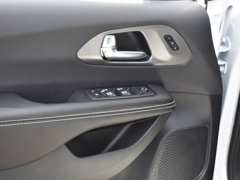 New 2026 Chrysler Pacifica Select image 26