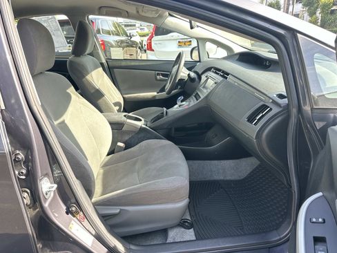 Used 2014 Toyota Prius Plug-In Hybrid image 24