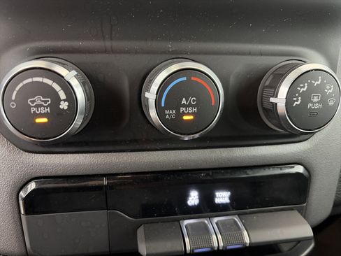 Used 2022 RAM 1500 Big Horn AWD/4WD image 23