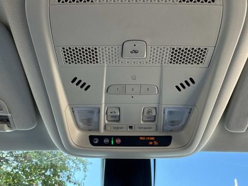 Used 2023 Cadillac XT6 Premium Luxury w/ Technology Package FWD image 22
