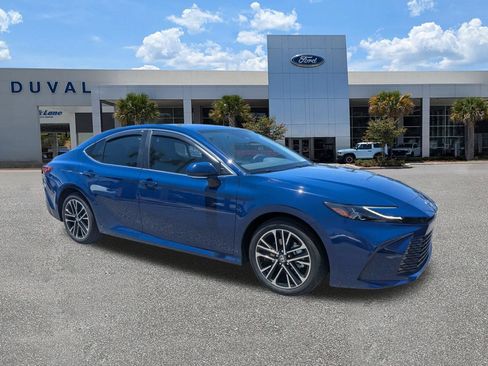 Used 2026 Toyota Camry XLE FWD image 2