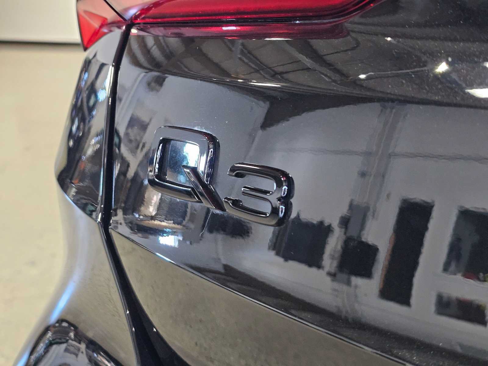 Used 2025 Audi Q3 2.0T Premium w/ Convenience Package AWD/4WD image 15