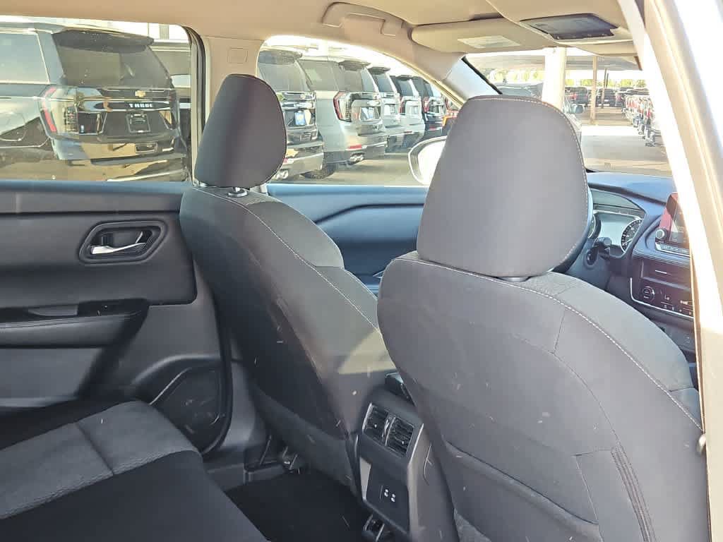 Used 2025 Nissan Rogue SV FWD image 17