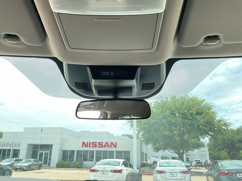Used 2025 Nissan Rogue SV FWD image 23