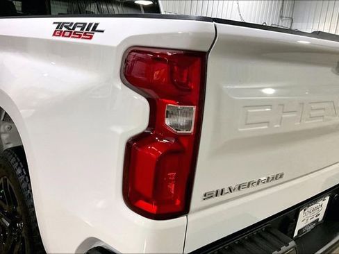 Used 2024 Chevrolet Silverado 1500 LT Trail Boss AWD/4WD image 8
