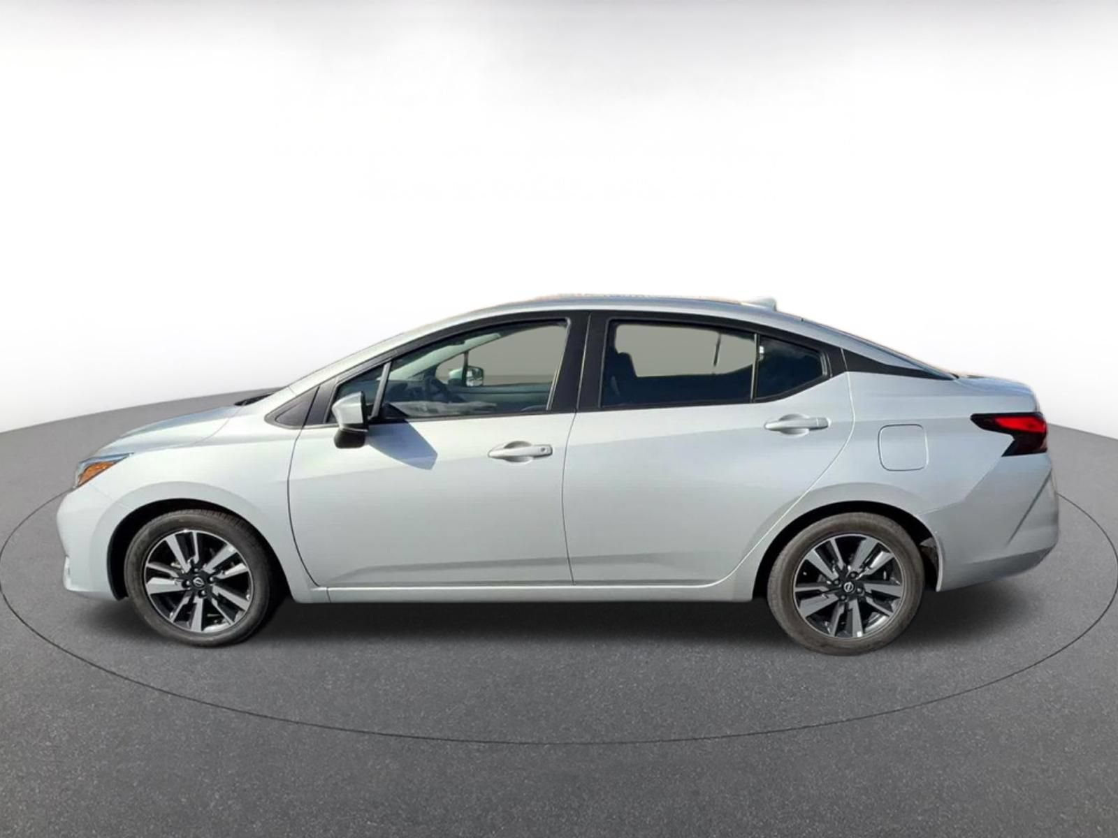 Used 2025 Nissan Versa SV FWD image 8
