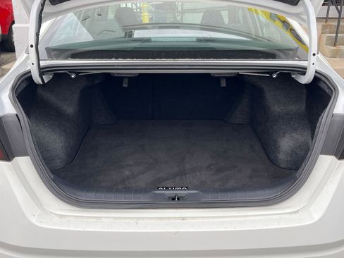 Used 2025 Nissan Altima 2.5 SV image 30