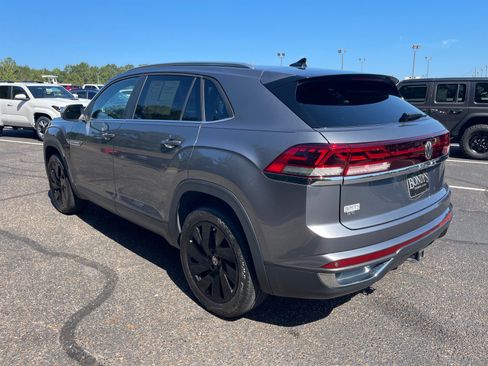 Used 2025 Volkswagen Atlas Cross Sport SE FWD image 14