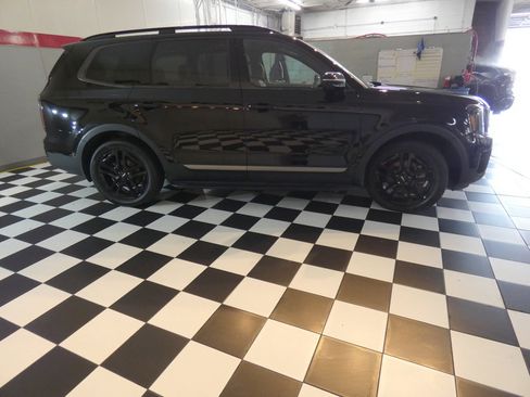 Used 2023 Kia Telluride AWD image 4