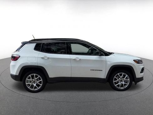 Used 2025 Jeep Compass Limited AWD/4WD image 13