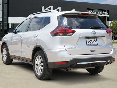 Used 2019 Nissan Rogue SV FWD image 4