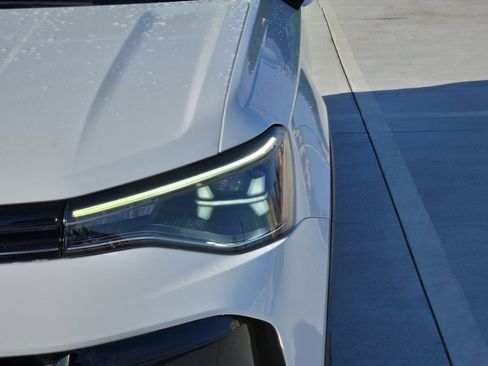 Used 2025 Volkswagen Taos SE image 10