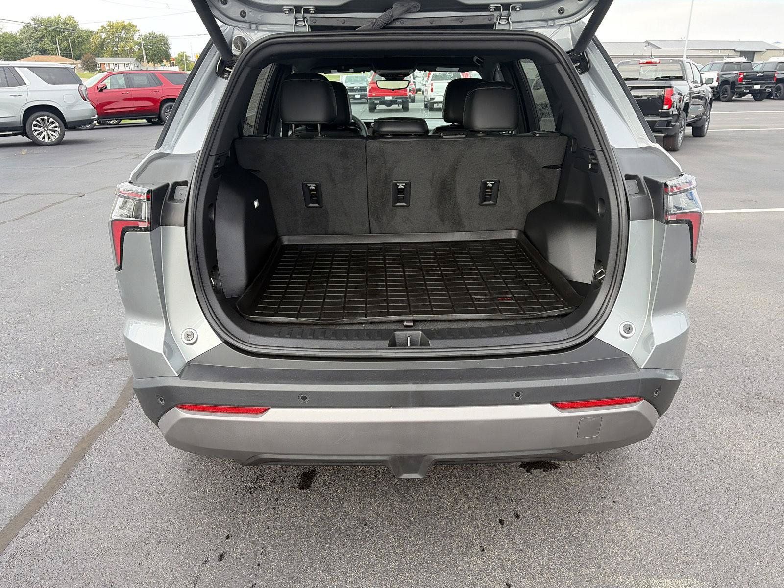Used 2025 Chevrolet Equinox LT w/ Convenience Package II FWD image 5