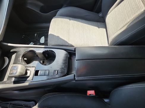 Used 2021 Nissan Rogue SV FWD image 11