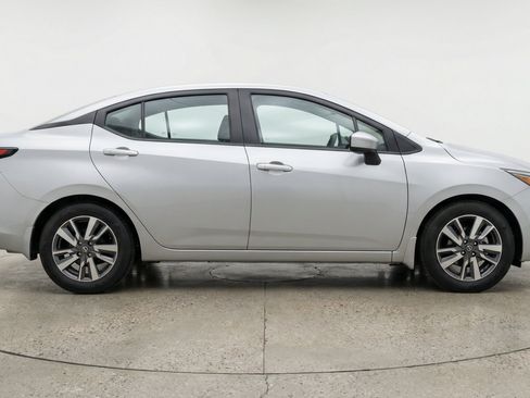 Used 2025 Nissan Versa SV FWD image 11