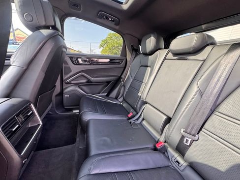 Used 2021 Porsche Cayenne Coupe AWD/4WD image 16