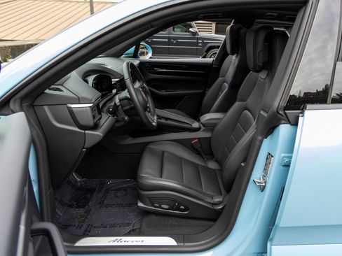 Certified 2025 Porsche Macan Electric image 24