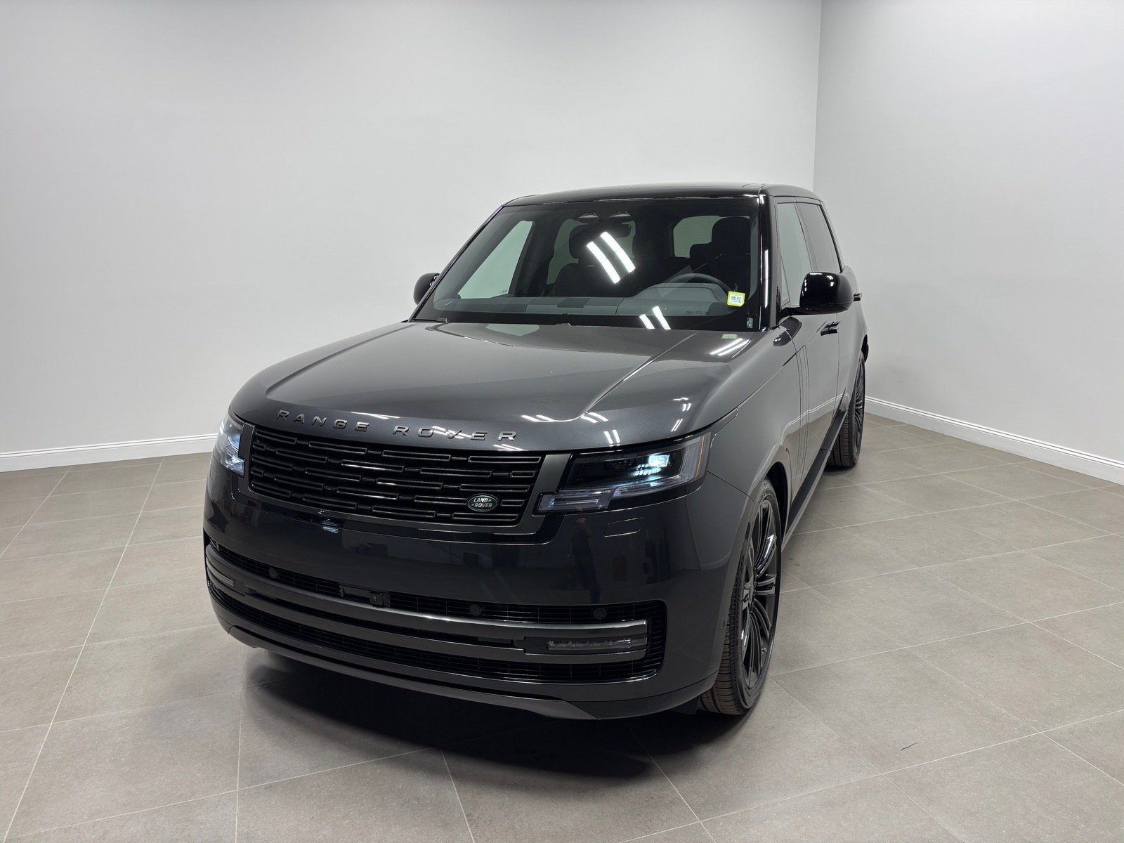 New 2026 Land Rover Range Rover Long Wheelbase SE AWD/4WD image 2