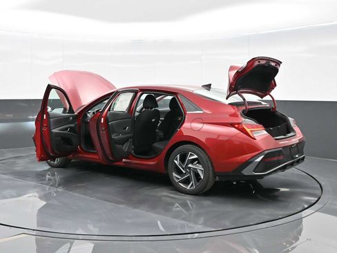 Certified 2024 Hyundai Elantra SEL w/ Convenience Package image 38