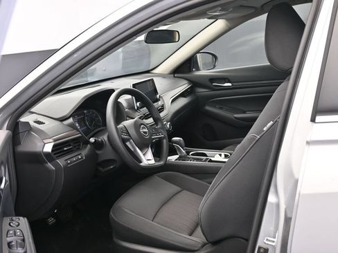 Used 2024 Nissan Altima 2.5 SV FWD image 21