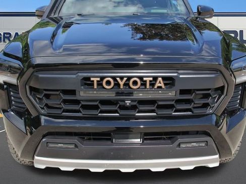 Used 2024 Toyota Tacoma 4x4 Double Cab Hybrid image 19