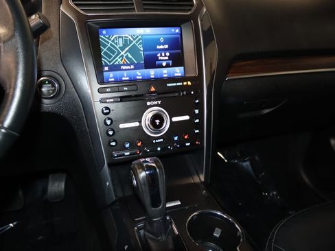 Used 2018 Ford Explorer Limited AWD/4WD image 40