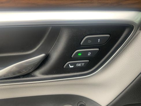 Used 2019 Honda CR-V Touring image 11